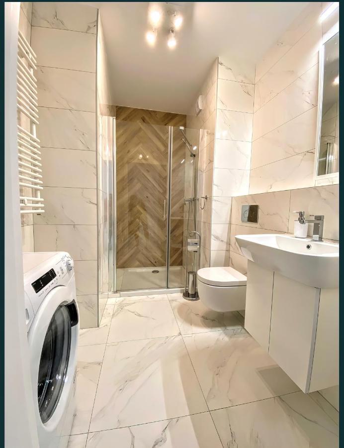 Apartamenty Fuzja - Komfortowe Mieszkania Blisko Centrum Lodzi Garaz Esterno foto